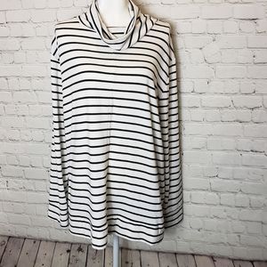 💜 3 for $15 Striped sweater